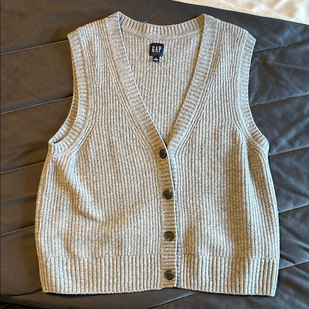 Gap knit vest, like new, sz L